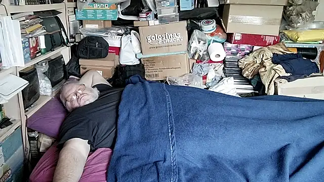 Snapshot of hadeszeuss2 chatting on December 4, 2:26 pm hadeszeuss2 online show from December 4, 2:26 pm