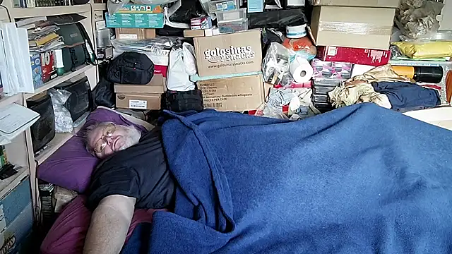 Snapshot of hadeszeuss2 chatting on December 5, 2:14 pm hadeszeuss2 online show from December 5, 2:14 pm