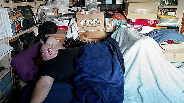 hadeszeuss2 online show from February 6, 2:42 pm