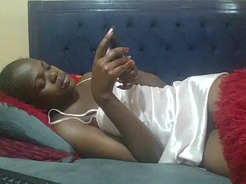 Snapshot of Creamy_dolly chatting on December 14, 8:09 am Creamy dolly online show from December 14, 8:09 am