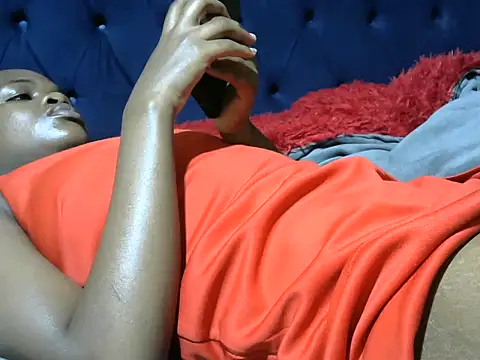 Creamy dolly online show from March 5, 9:33 pm