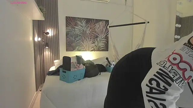 emma alice  online show from October 31, 12:17 pm