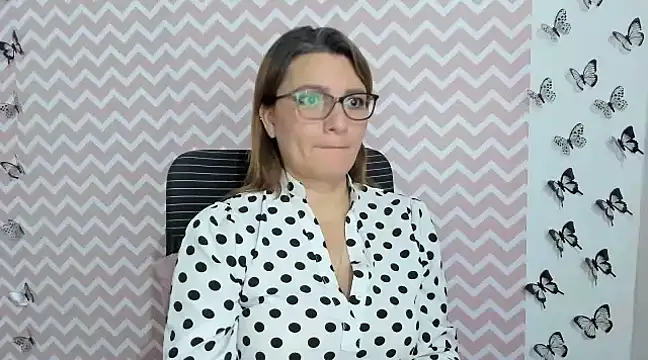 Amie Adams82  online show from December 10, 7:22 pm