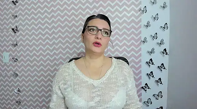 Amie Adams82  online show from December 17, 5:36 pm