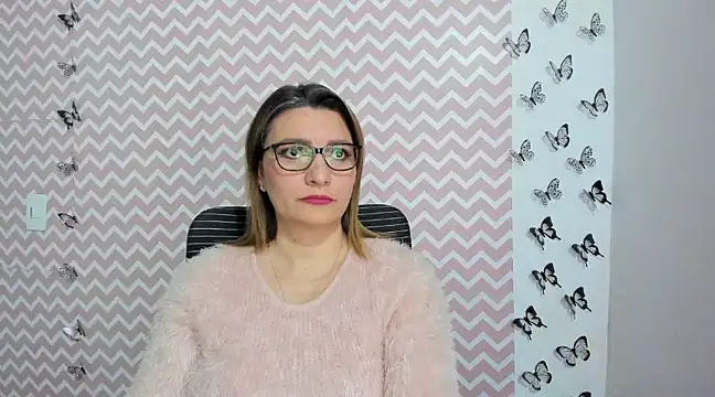 Amie Adams82  online show from December 28, 6:08 pm