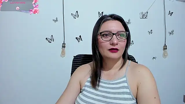 Amie Adams82  online show from January 16, 1:37 pm