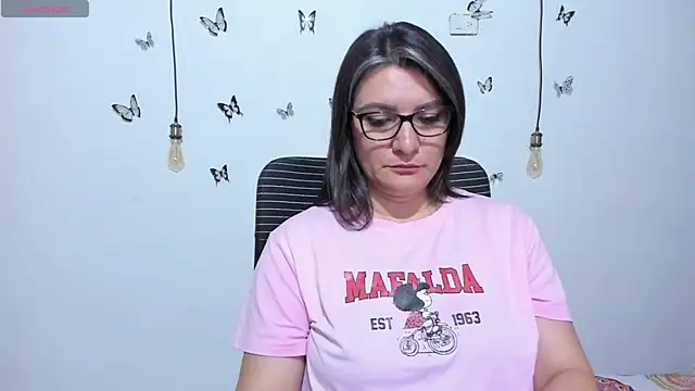 Amie Adams82  online show from April 27, 2:37 pm