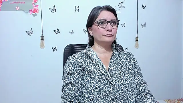 Amie Adams82  online show from April 28, 1:16 pm