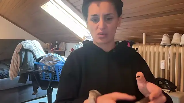 JeSuisUnTapin online show from March 15, 1:17 pm