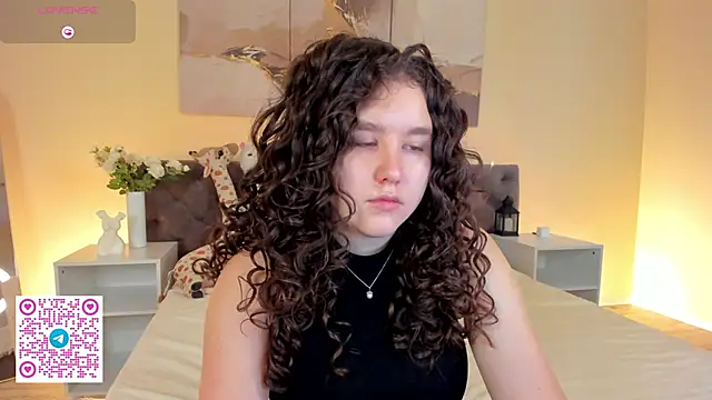 Ariella Sol online show from June 6, 1:11 am