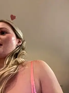 Snapshot of LoveShae_ chatting on February 15, 1:31 am LoveShae online show from February 15, 1:31 am