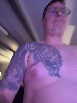 Snapshot of Fred2851 chatting on December 21, 5:31 pm Fred2851 online show from December 21, 5:31 pm