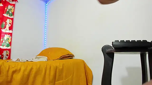 Snapshot of Anahi_Cruz7 chatting on December 19, 5:08 pm Anahi Cruz7 online show from December 19, 5:08 pm