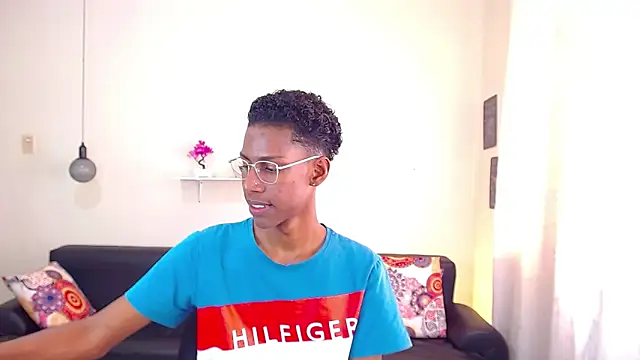 Snapshot of maiki18_ chatting on January 31, 1:45 pm maiki18 online show from January 31, 1:45 pm