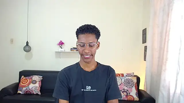 Snapshot of maiki18_ chatting on February 5, 2:05 pm maiki18 online show from February 5, 2:05 pm