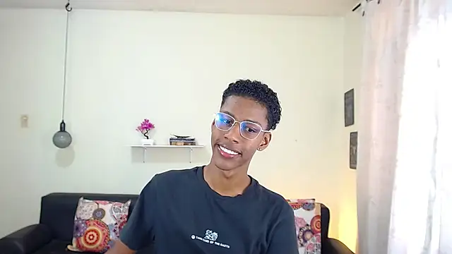 Snapshot of maiki18_ chatting on February 5, 5:42 pm maiki18 online show from February 5, 5:42 pm