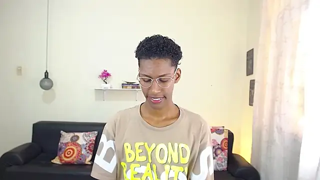 Snapshot of maiki18_ chatting on February 6, 1:21 pm maiki18 online show from February 6, 1:21 pm