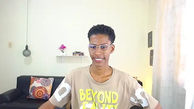 Snapshot of maiki18_ chatting on February 6, 7:29 pm maiki18 online show from February 6, 7:29 pm