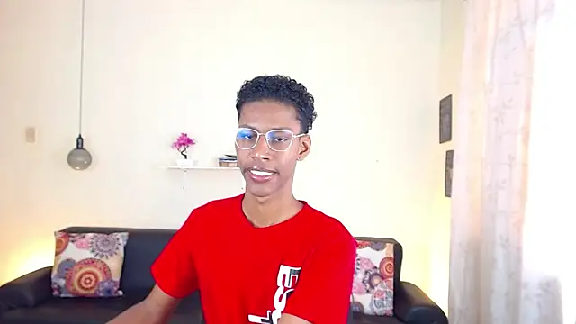 Snapshot of maiki18_ chatting on February 7, 1:43 pm maiki18 online show from February 7, 1:43 pm