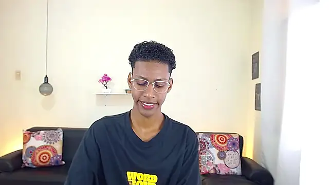 Snapshot of maiki18_ chatting on February 14, 1:51 pm maiki18 online show from February 14, 1:51 pm