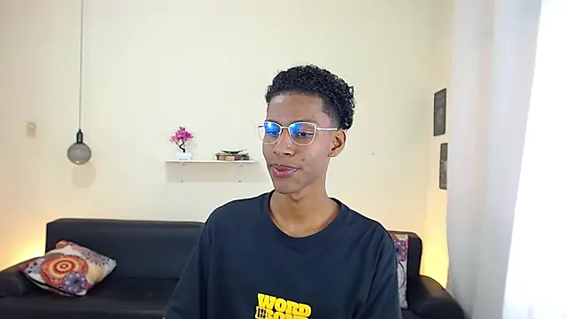 Snapshot of maiki18_ chatting on February 20, 1:40 pm maiki18 online show from February 20, 1:40 pm