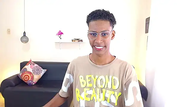 Snapshot of maiki18_ chatting on February 25, 1:50 pm maiki18 online show from February 25, 1:50 pm