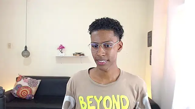 Snapshot of maiki18_ chatting on February 25, 7:58 pm maiki18 online show from February 25, 7:58 pm