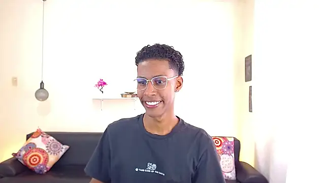 Snapshot of maiki18_ chatting on February 27, 1:49 pm maiki18 online show from February 27, 1:49 pm