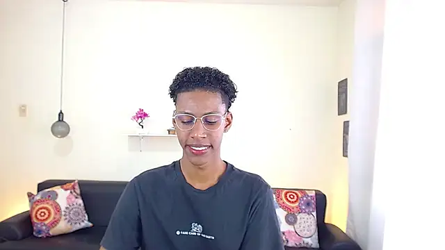 Snapshot of maiki18_ chatting on March 3, 1:42 pm maiki18 online show from March 3, 1:42 pm