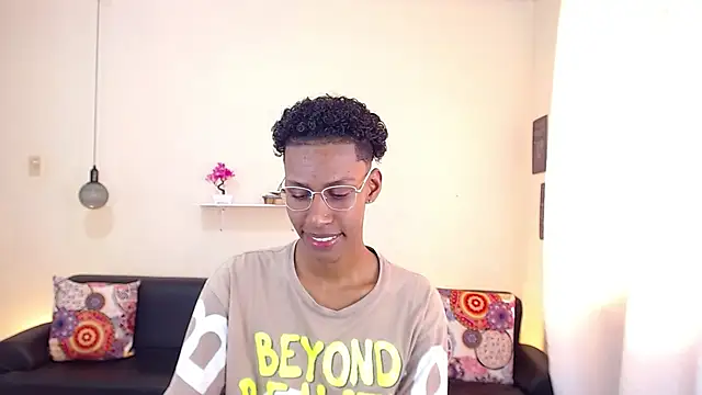 Snapshot of maiki18_ chatting on March 5, 1:50 pm maiki18 online show from March 5, 1:50 pm