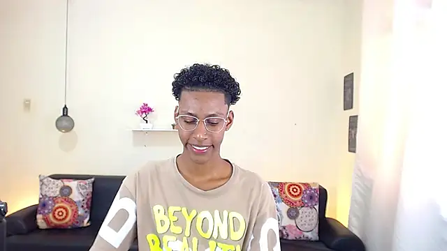 Snapshot of maiki18_ chatting on March 5, 4:57 pm maiki18 online show from March 5, 4:57 pm