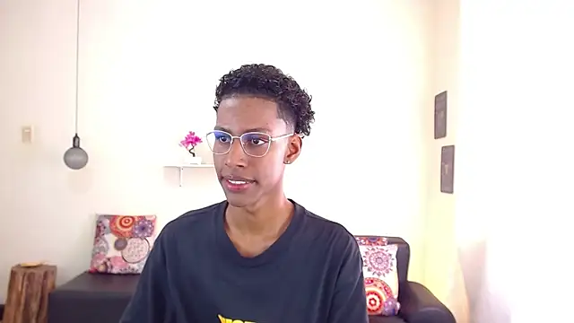 Snapshot of maiki18_ chatting on March 7, 1:40 pm maiki18 online show from March 7, 1:40 pm