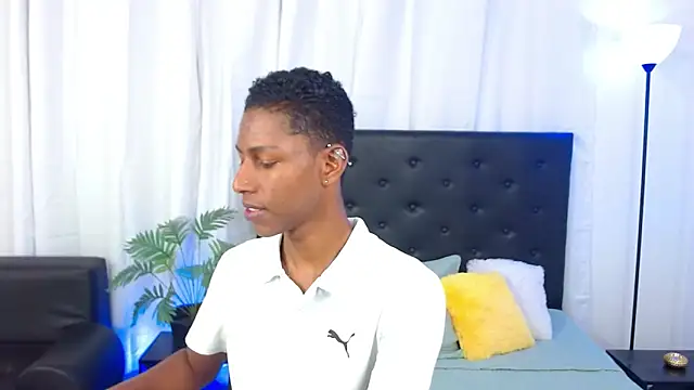 Snapshot of maiki18_ chatting on November 8, 1:55 pm maiki18 online show from November 8, 1:55 pm