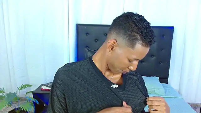 Snapshot of maiki18_ chatting on March 5, 8:38 pm maiki18 online show from March 5, 8:38 pm