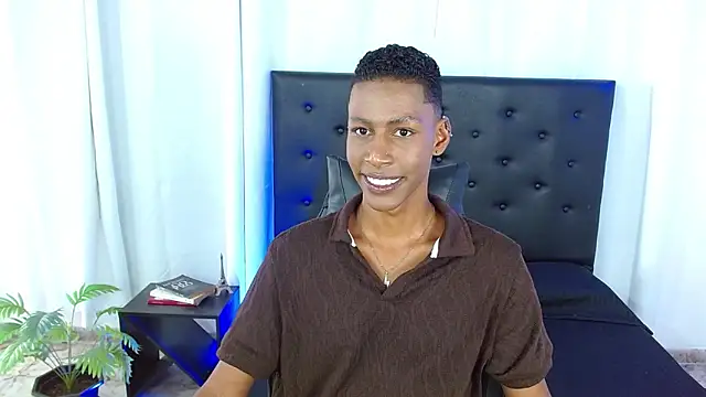 Snapshot of maiki18_ chatting on March 6, 8:49 pm maiki18 online show from March 6, 8:49 pm