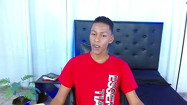 Snapshot of maiki18_ chatting on March 7, 8:39 pm maiki18 online show from March 7, 8:39 pm