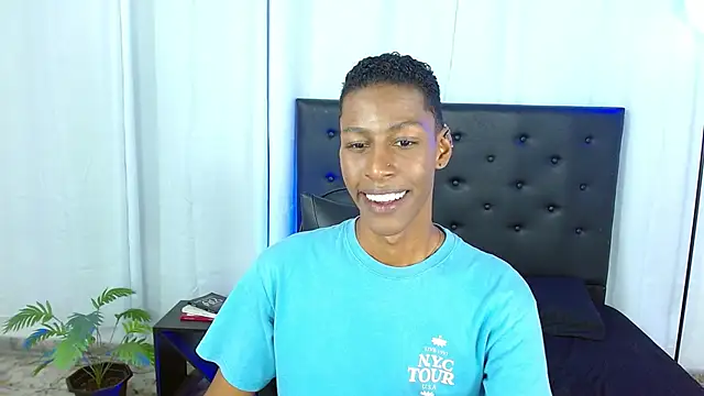 Snapshot of maiki18_ chatting on March 12, 9:32 pm maiki18 online show from March 12, 9:32 pm