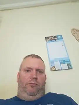 Snapshot of ShyBoy1982 chatting on February 20, 1:40 pm ShyBoy1982 online show from February 20, 1:40 pm