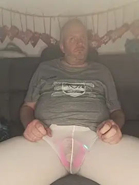 Snapshot of ShyBoy1982 chatting on November 30, 1:09 am ShyBoy1982 online show from November 30, 1:09 am