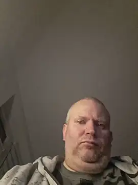 Snapshot of ShyBoy1982 chatting on December 20, 1:12 am ShyBoy1982 online show from December 20, 1:12 am