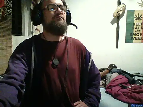 Snapshot of LECHEBALLS chatting on October 21, 1:06 am LECHEBALLS online show from October 21, 1:06 am