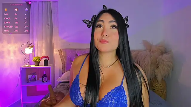 Snapshot of Sarahballiston_ chatting on November 6, 12:11 am Sarahballiston online show from November 6, 12:11 am