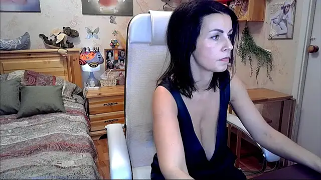 Snapshot of Kendra_Mom chatting on December 5, 5:50 pm Kendra Mom online show from December 5, 5:50 pm