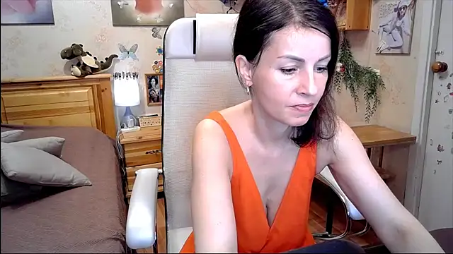 Kendra Mom online show from May 18, 10:10 am