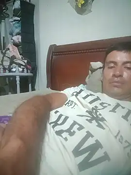 Snapshot of Vergon2cm chatting on November 2, 11:07 pm Vergon2cm online show from November 2, 11:07 pm