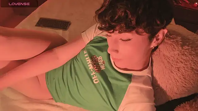 Snapshot of AdamDayt chatting on January 22, 12:59 am AdamDayt online show from January 22, 12:59 am