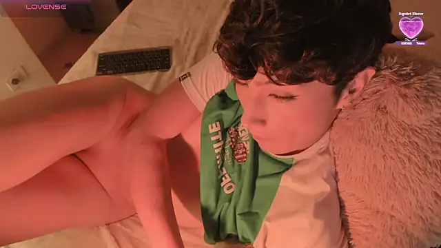 Snapshot of AdamDayt chatting on January 22, 7:03 am AdamDayt online show from January 22, 7:03 am