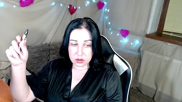 JillStevens online show from June 6, 9:30 pm