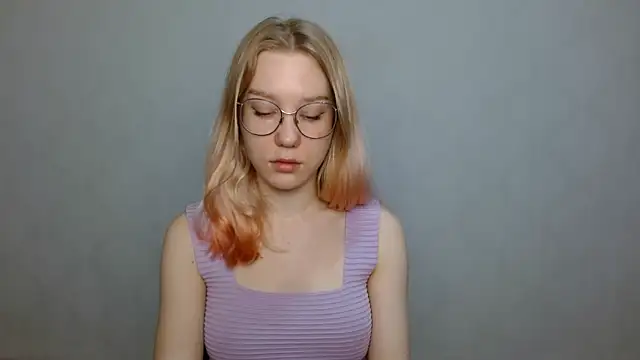 Snapshot of cindi_hot chatting on January 10, 8:18 am cindi hot online show from January 10, 8:18 am