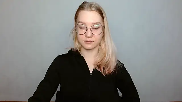 Snapshot of cindi_hot chatting on February 9, 9:37 am cindi hot online show from February 9, 9:37 am